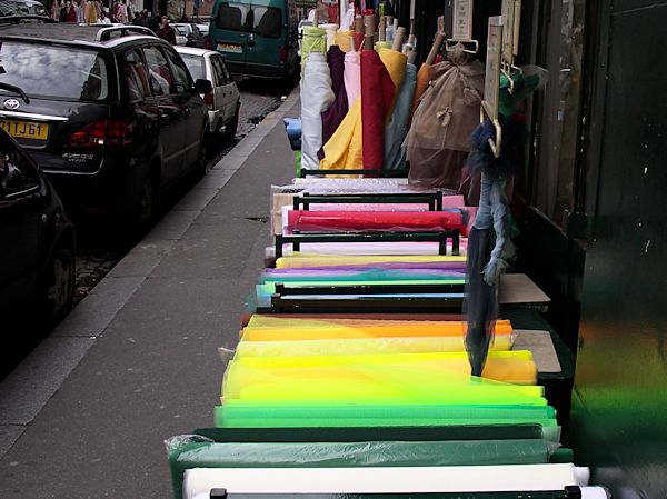 Tissus et friperies à Montmartre