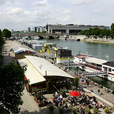 Les péniches et terrasses du Port de la Gare